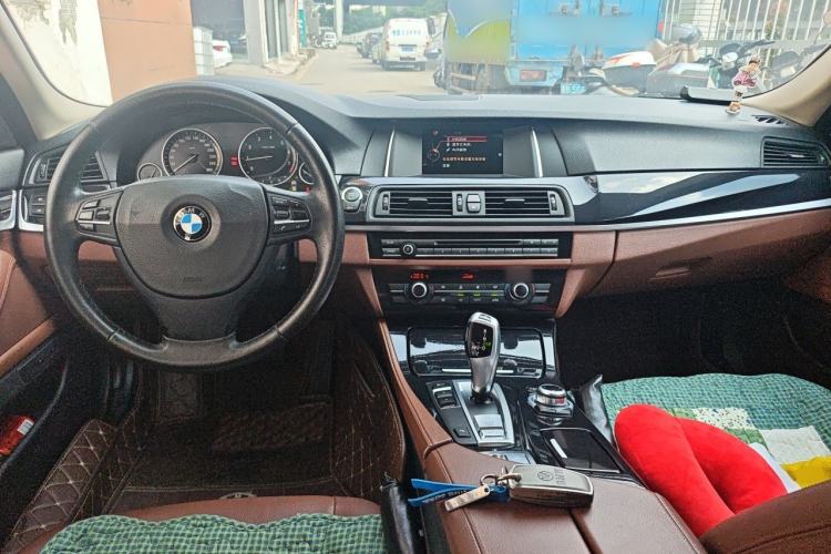 Used BMW 5 Series 2014 520Li Elegant Model Center Console
