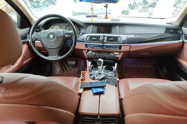 Used BMW 5 Series 2014 520Li Elegant Model Center Console