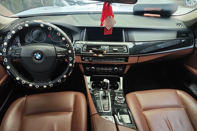 Used BMW 5 Series 2014 520i Elegant Edition Center Console