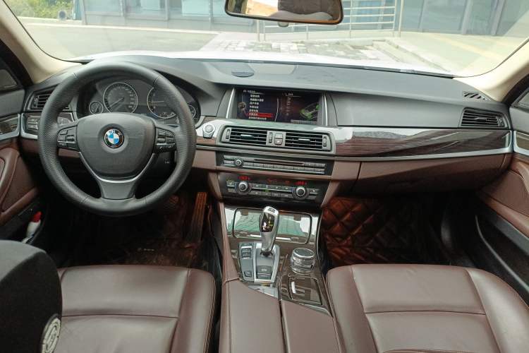 Used BMW 5 Series 2014 525Li Luxury Design Package Center Console