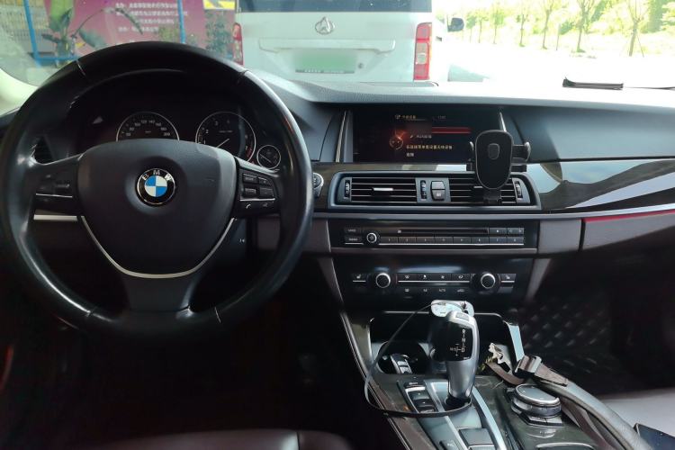 Used BMW 5 Series 2014 525Li Luxury Design Package Center Console