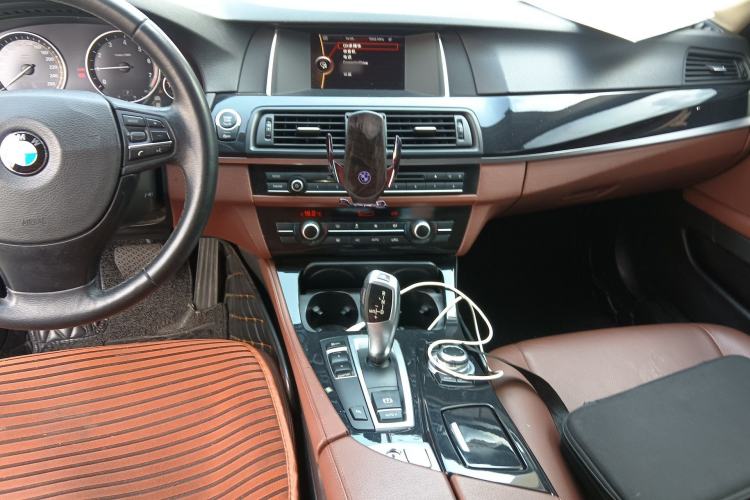 Used BMW 5 Series 2014 520Li Elegant Model Center Console