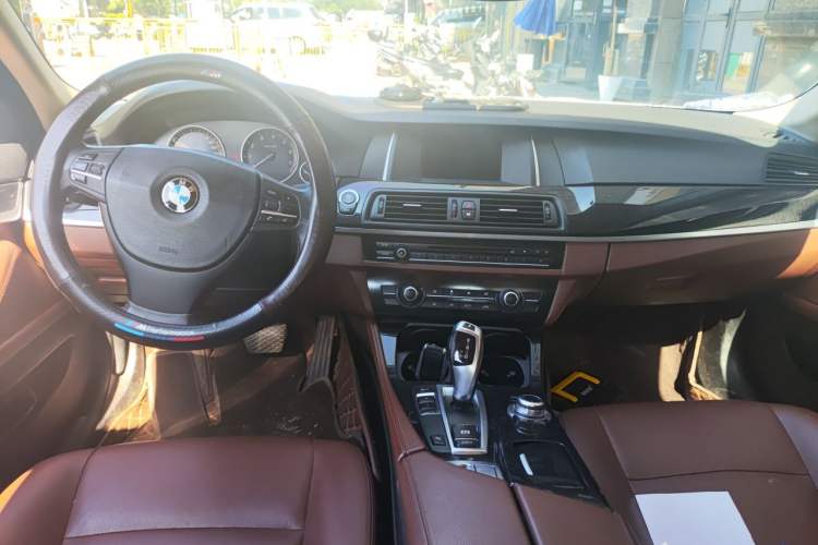 Used BMW 5 Series 2014 520Li Elegant Model Center Console
