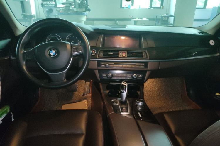 Used BMW 5 Series 2014 525Li Luxury Design Package Center Console