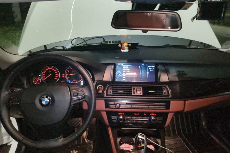 Used BMW 5 Series 2014 520Li Elegant Model Center Console