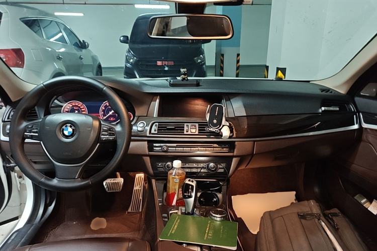 Used BMW 5 Series 2014 525Li Luxury Design Package Center Console