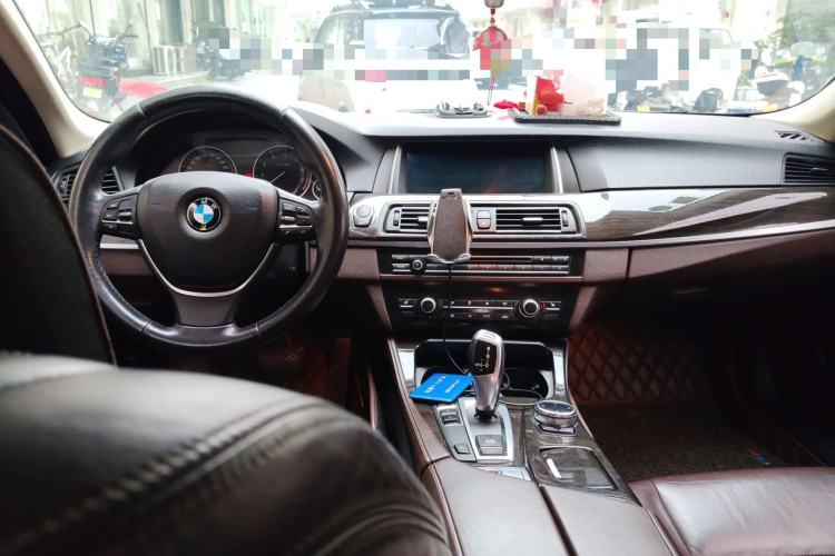 Used BMW 5 Series 2014 525Li Luxury Design Package Center Console