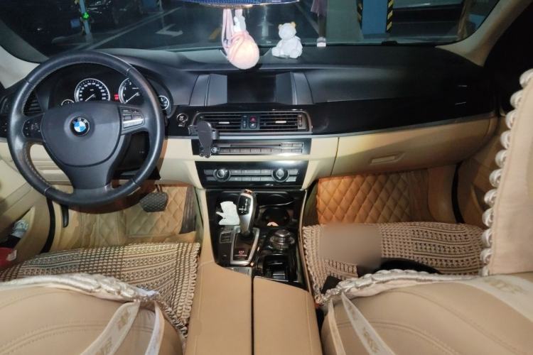 Used BMW 5 Series 2014 520Li Elegant Model Center Console