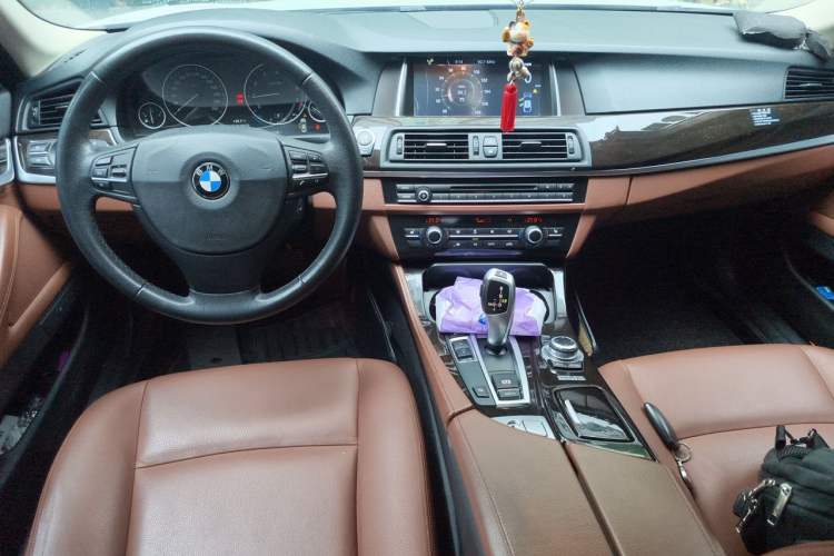 Used BMW 5 Series 2014 525Li Leading Model Center Console