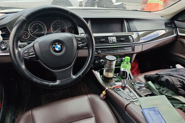 Used BMW 5 Series 2014 525Li Luxury Design Package Center Console
