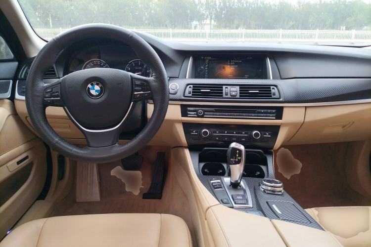 Used BMW 5 Series 2014 525Li Luxury Design Package Center Console