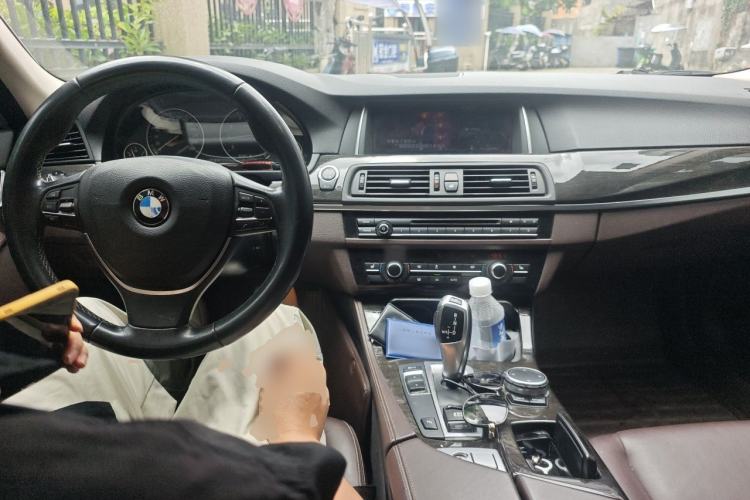 Used BMW 5 Series 2014 525Li Luxury Design Package Center Console