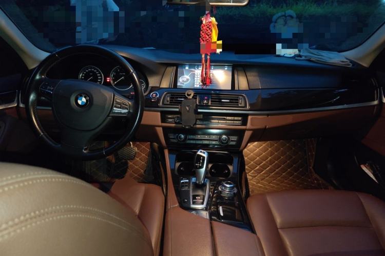 Used BMW 5 Series 2014 520i Elegant Edition Center Console