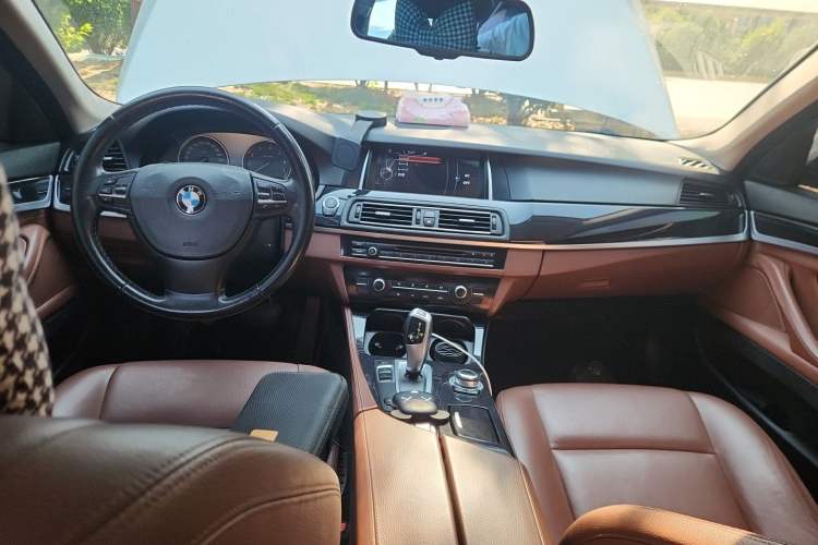 Used BMW 5 Series 2014 520Li Elegant Model Center Console