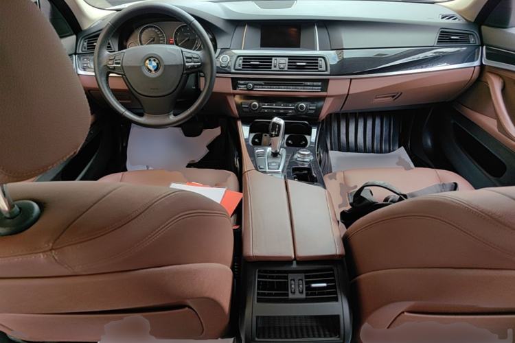Used BMW 5 Series 2014 520Li Elegant Model Center Console