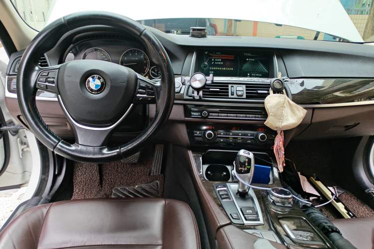 Used BMW 5 Series 2014 525Li Luxury Design Package Center Console