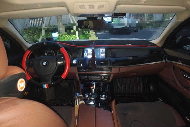 Used BMW 5 Series 2014 520Li Elegant Model Center Console