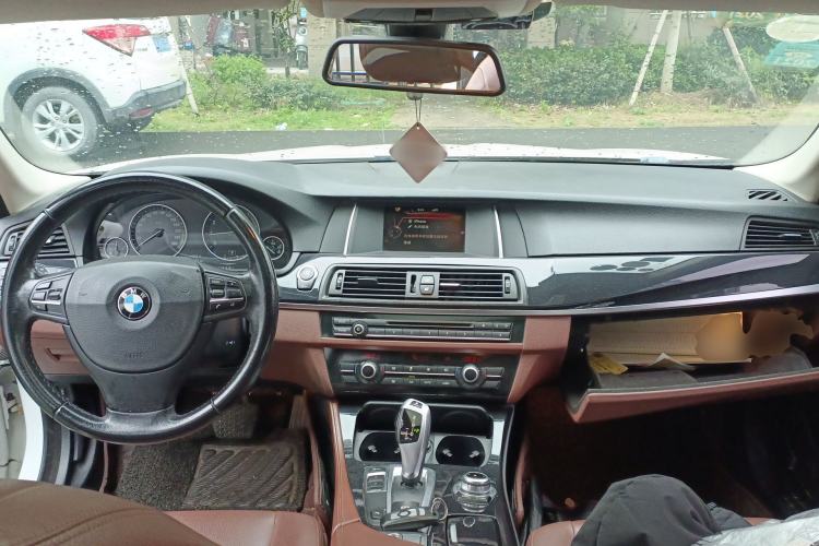 Used BMW 5 Series 2014 520Li Elegant Model Center Console