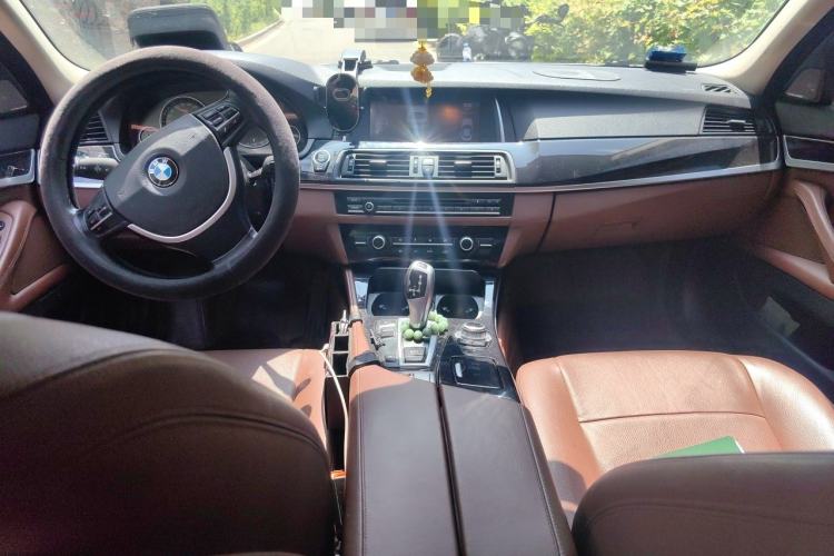 Used BMW 5 Series 2014 520Li Elegant Model Center Console