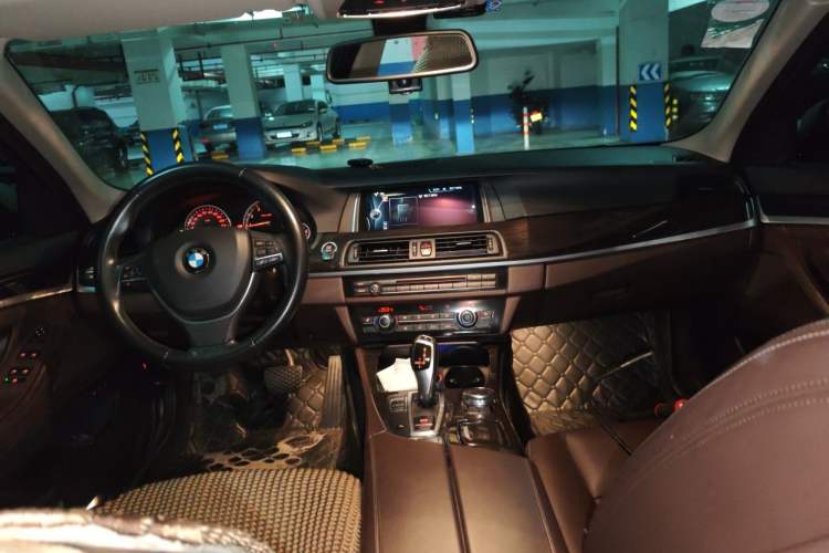 Used BMW 5 Series 2014 525Li Luxury Design Package Center Console