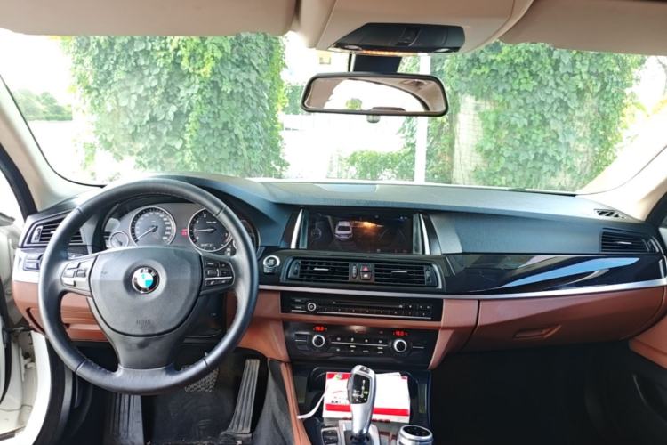 Used BMW 5 Series 2014 520Li Elegant Model Center Console