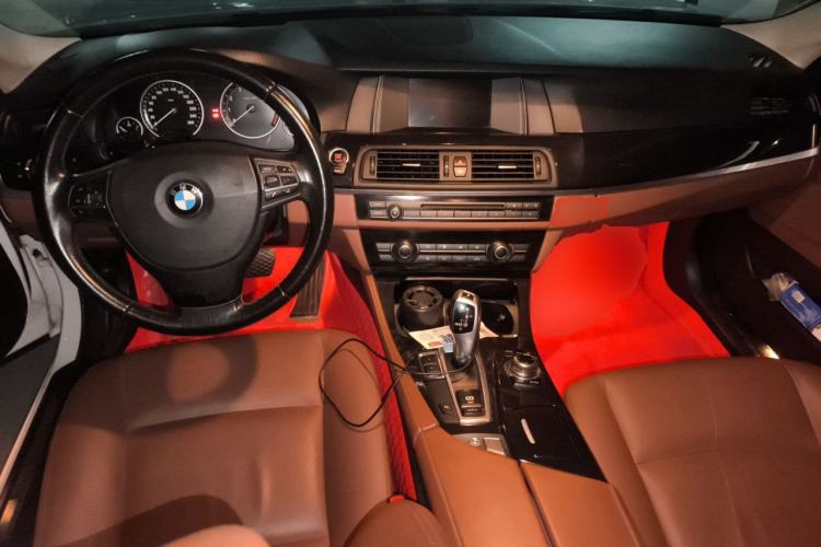 Used BMW 5 Series 2014 520Li Elegant Model Center Console