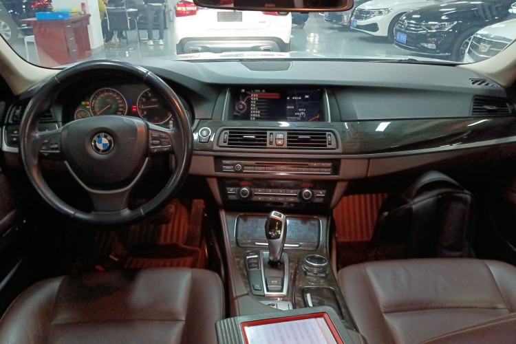 Used BMW 5 Series 2014 525Li Luxury Design Package Center Console