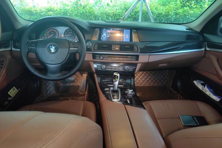 Used BMW 5 Series 2014 520Li Elegant Model Center Console