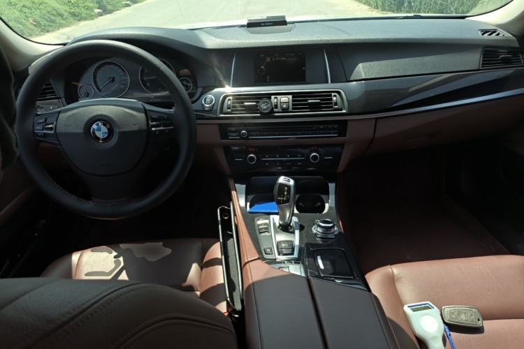 Used BMW 5 Series 2014 520Li Elegant Model Center Console