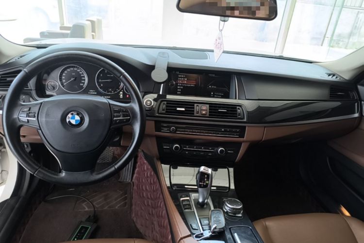 Used BMW 5 Series 2014 520Li Elegant Model Center Console