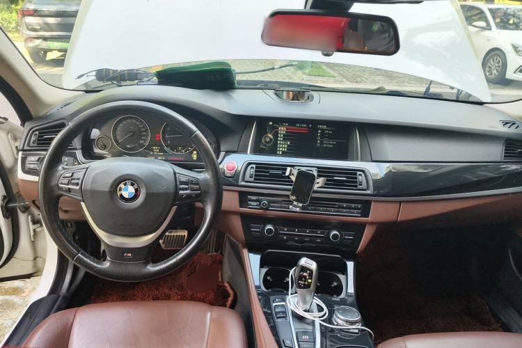 Used BMW 5 Series 2014 520Li Elegant Model Center Console