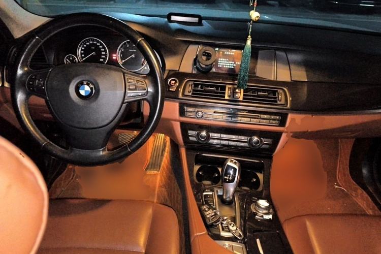 Used BMW 5 Series 2014 520Li Elegant Model Center Console