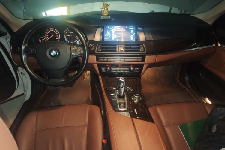 Used BMW 5 Series 2014 525Li Leading Model Center Console
