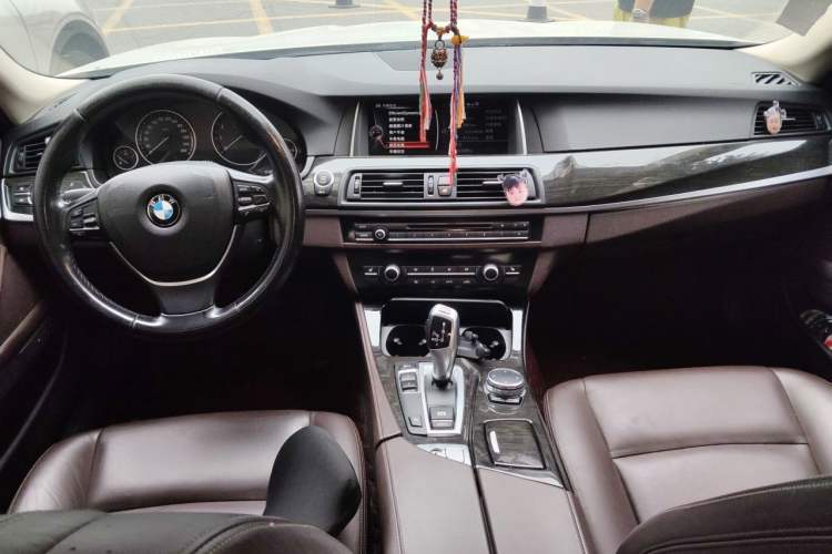 Used BMW 5 Series 2014 525Li Luxury Design Package Center Console