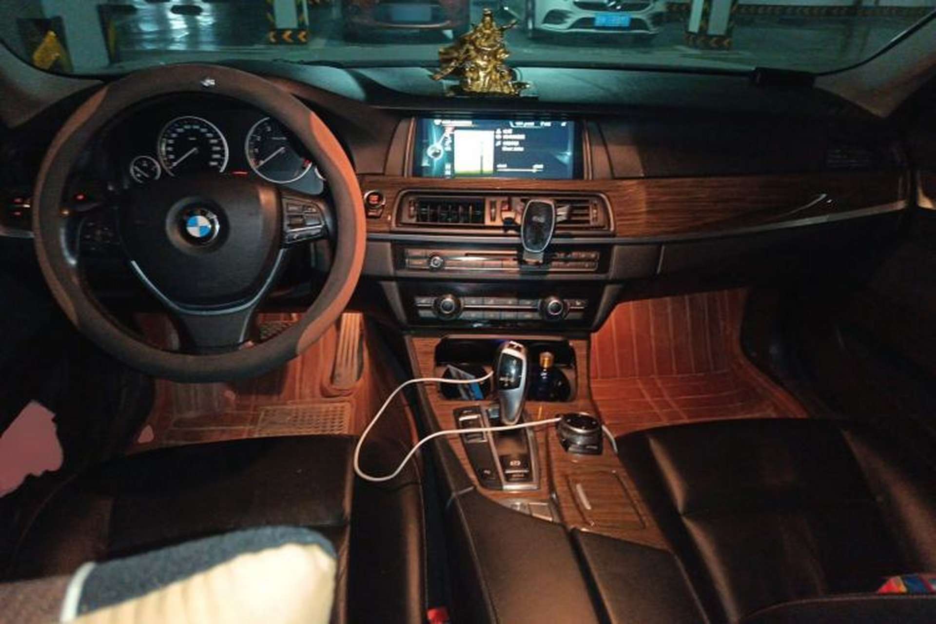 Used BMW 5 Series 2014 525Li Fashion Design Package Center Console