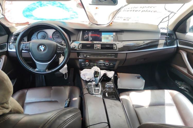 Used BMW 5 Series 2014 525Li Luxury Design Package Center Console