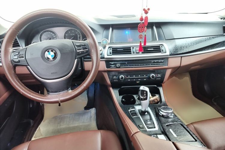 Used BMW 5 Series 2014 525Li Luxury Design Package Center Console