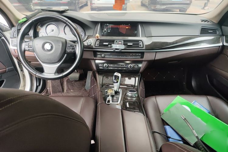 Used BMW 5 Series 2014 525Li Luxury Design Package Center Console