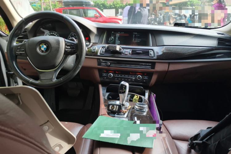 Used BMW 5 Series 2014 535Li Leading Model Center Console