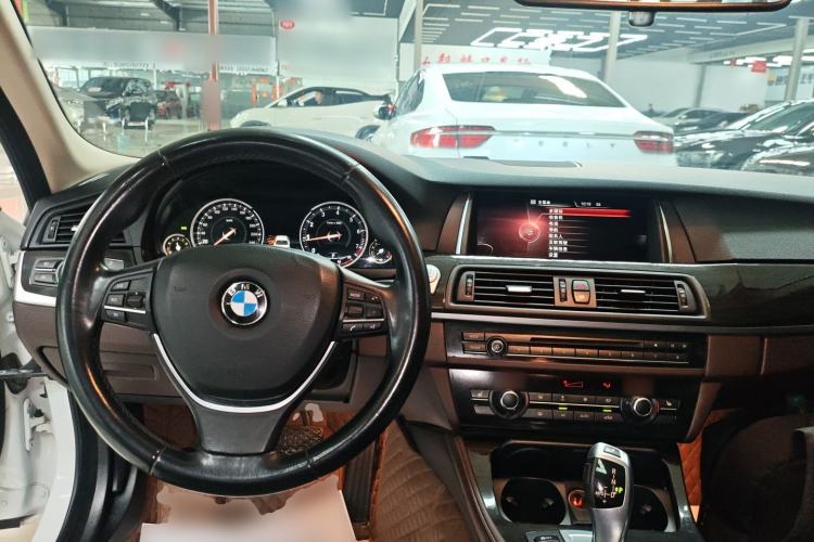 Used BMW 5 Series 2014 525Li Luxury Design Package Center Console