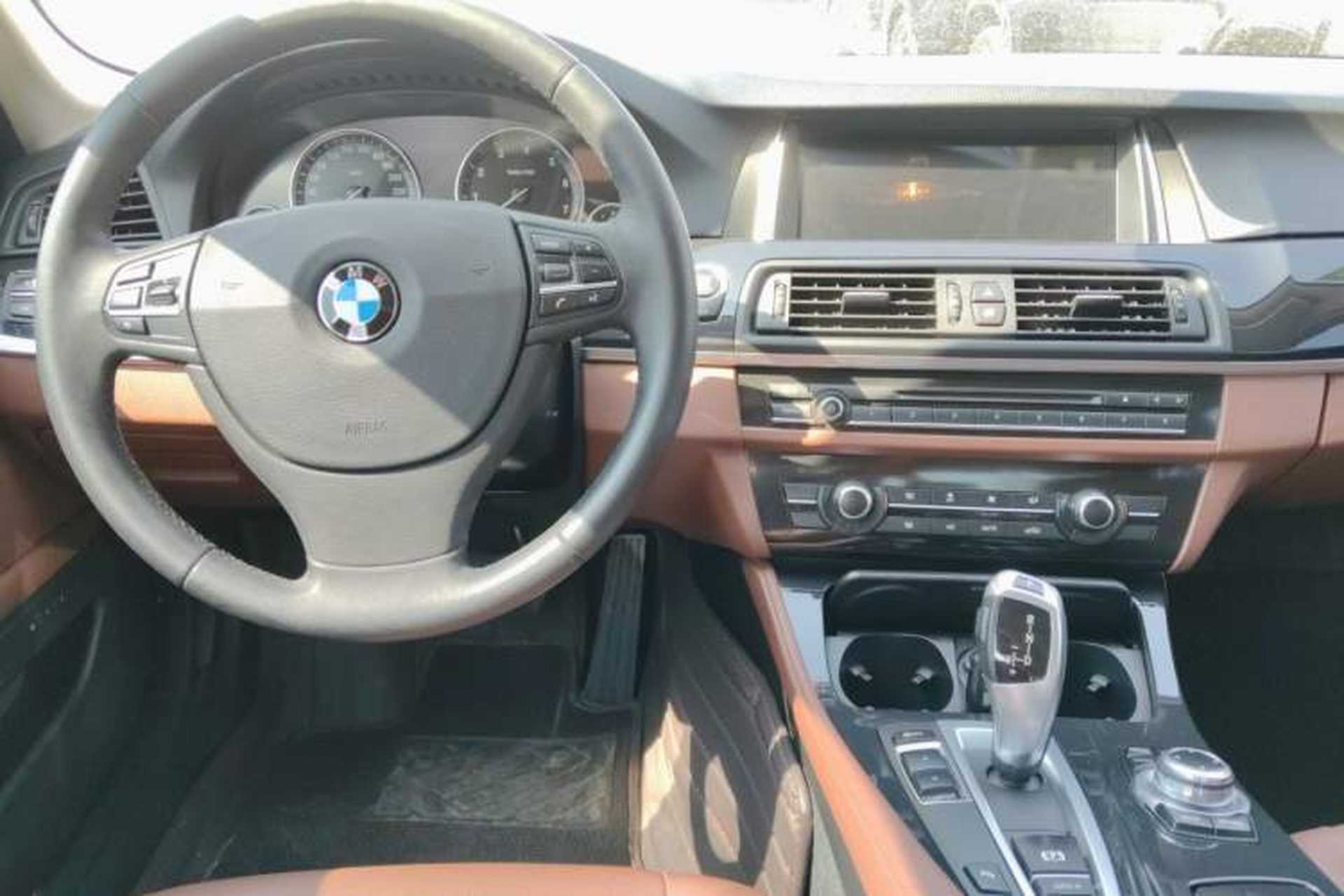 Used BMW 5 Series 2014 520i Elegant Edition Center Console