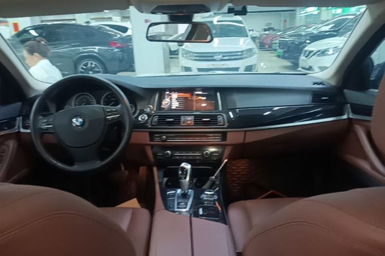 Used BMW 5 Series 2014 520Li Elegant Model Center Console