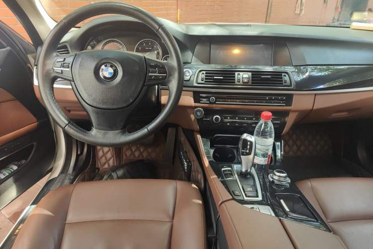 Used BMW 5 Series 2014 520Li Elegant Model Center Console