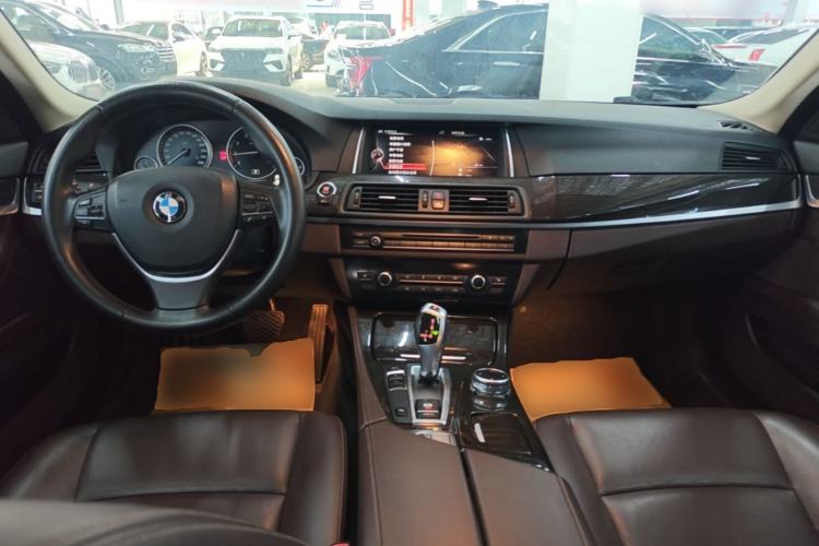 Used BMW 5 Series 2014 525Li Luxury Design Package Center Console