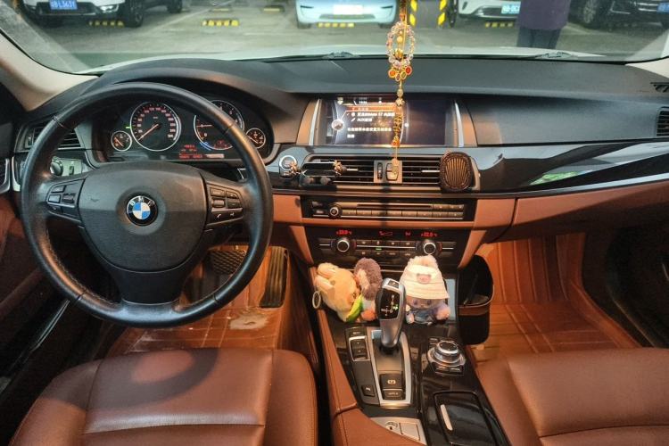 Used BMW 5 Series 2014 520Li Elegant Model Center Console