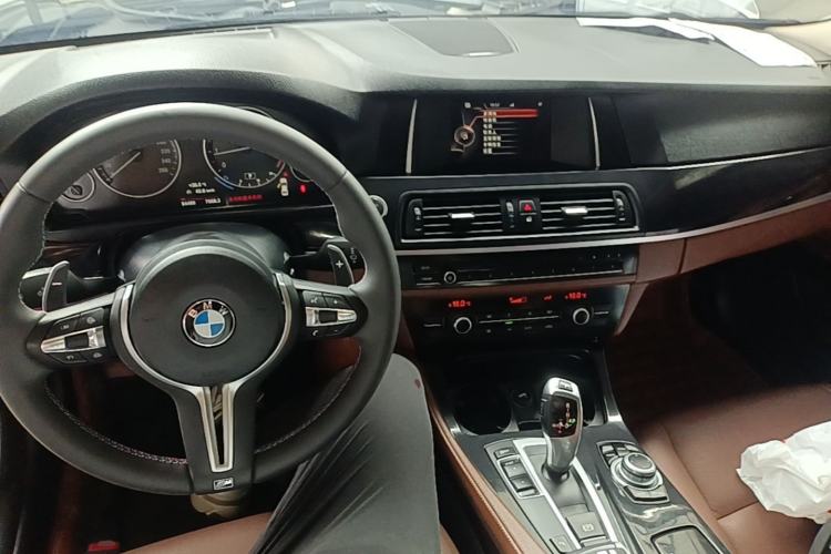 Used BMW 5 Series 2014 520Li Elegant Model Center Console