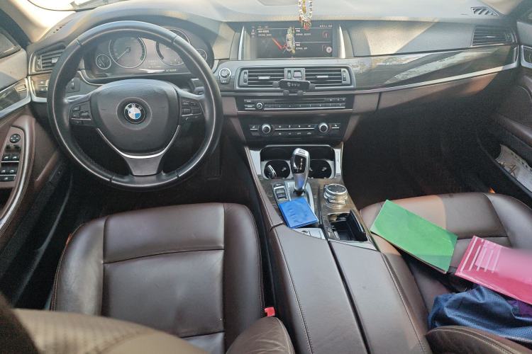 Used BMW 5 Series 2014 525Li Luxury Design Package Center Console