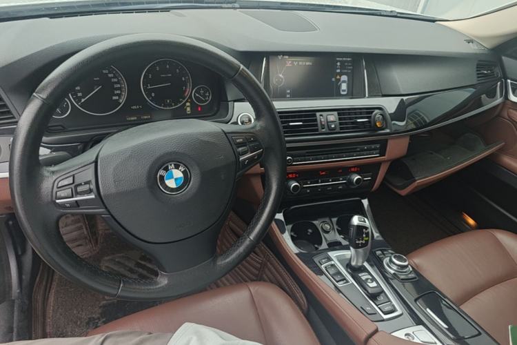 Used BMW 5 Series 2014 520Li Elegant Model Center Console