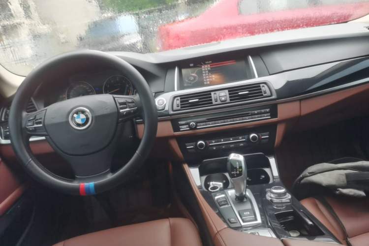 Used BMW 5 Series 2014 520i Elegant Edition Center Console