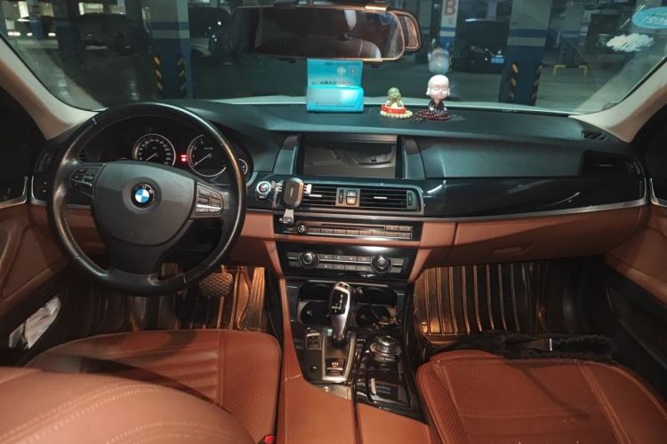 Used BMW 5 Series 2014 520Li Elegant Model Center Console
